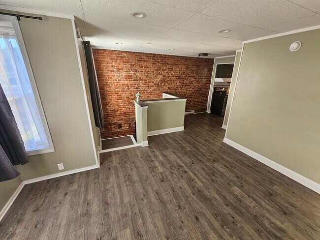 Building Photo - 527 West St