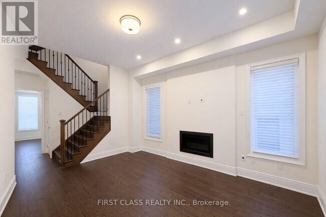 Photo du bâtiment - 9382 Bayview Ave