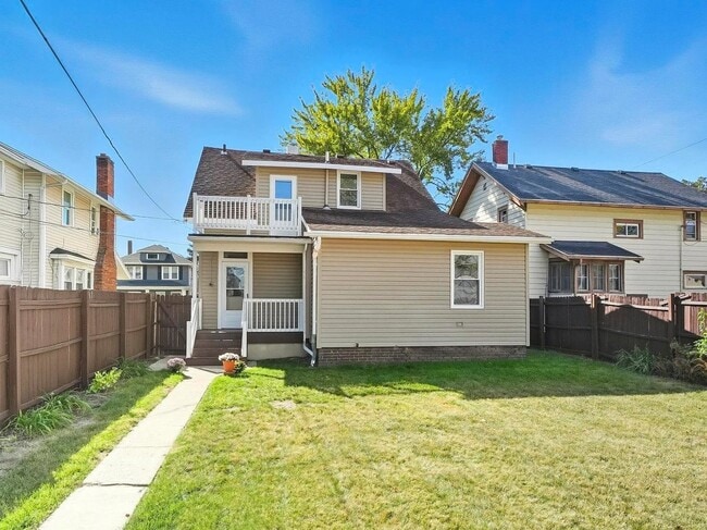 Building Photo - 121 E Branning Ave