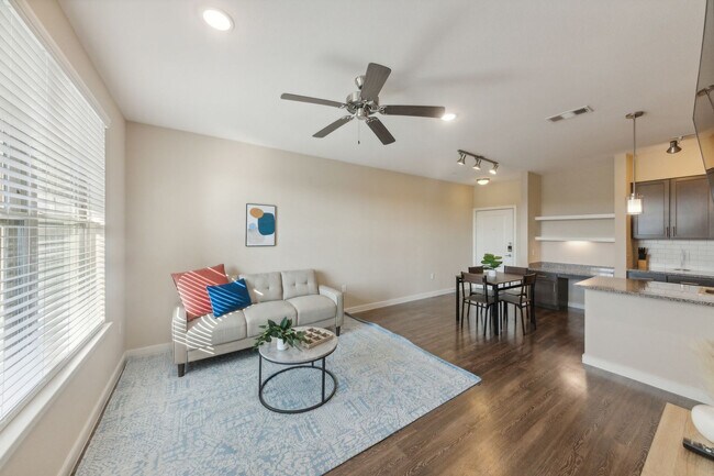 Foto del edificio - 13555 Cullen Blvd