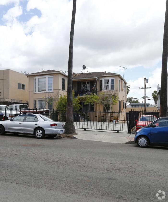 Foto principal - 920 S Kenmore Ave