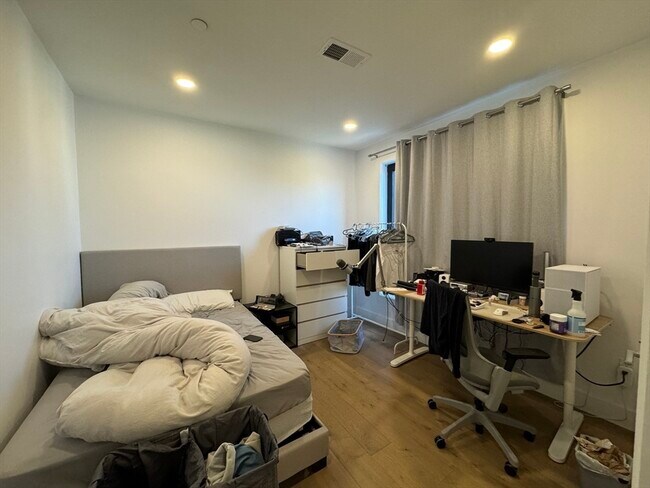 Foto del edificio - 30 Penniman Rd