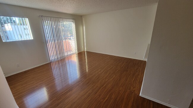 Building Photo - 6825 Haskell Ave