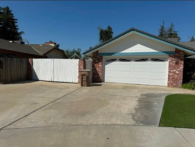 Foto del edificio - 3005 Summer Creek Ct