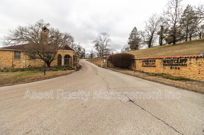 Building Photo - 5709 Lyons View Pike