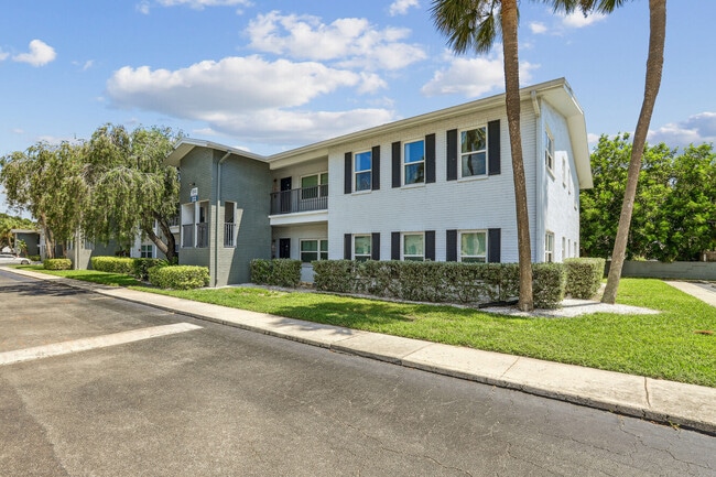 Building Photo - The Drake at St. Pete