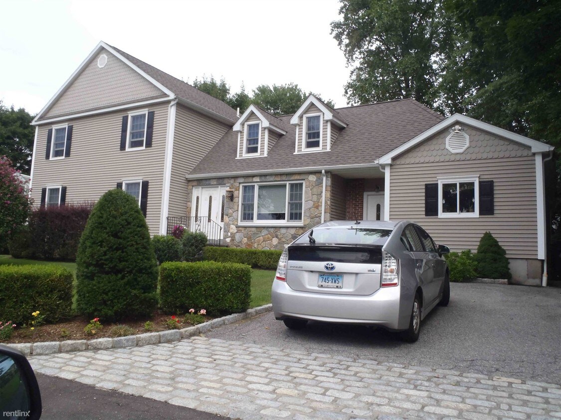 Primary Photo - 4 br, 2.5 bath House - 56 Maitland Rd