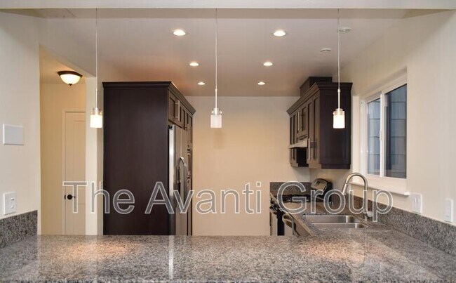 Building Photo - 407 W Pedregosa St