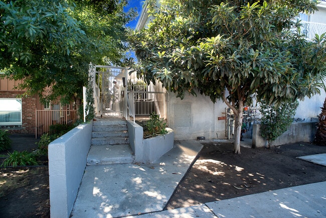 Foto del edificio - 15920 Sherman Way