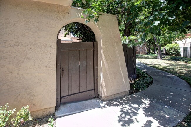 Foto del edificio - 1 car garage, cental air, washer/dryer in ...