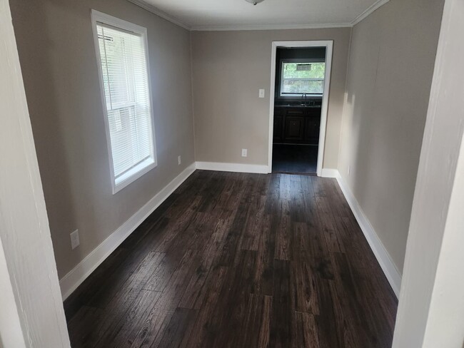 Building Photo - 3949 Forest Ave W