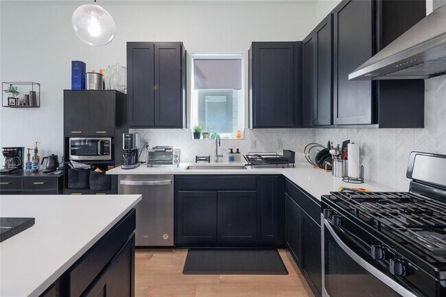 Foto del edificio - 5820 Sutherlin Rd