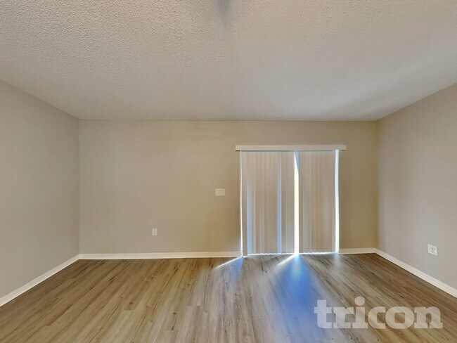 Foto del edificio - 102 Milton Pl