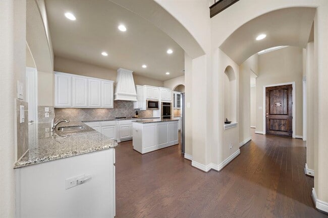Building Photo - 8530 San Juanico St