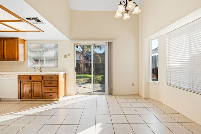 Foto del edificio - Charming Northeast Fresno Gem in Clovis Un...