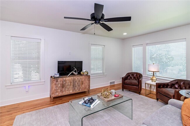 Foto del edificio - 394 Fletcher Ave