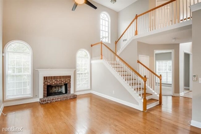 Building Photo - 5 br, 3.5 bath House - 144 Moss Pointe Dr ...