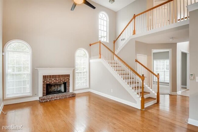 Foto del edificio - 5 br, 3.5 bath House - 144 Moss Pointe Dr ...