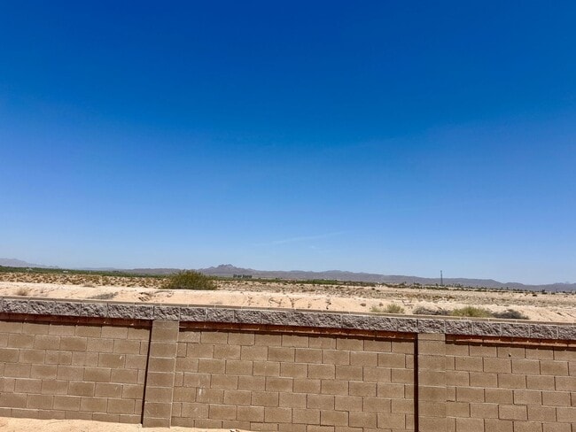 Building Photo - Enjoy the afternoon views in the 3 Bedroom...