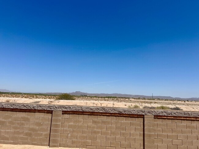Foto del edificio - Enjoy the afternoon views in the 3 Bedroom...