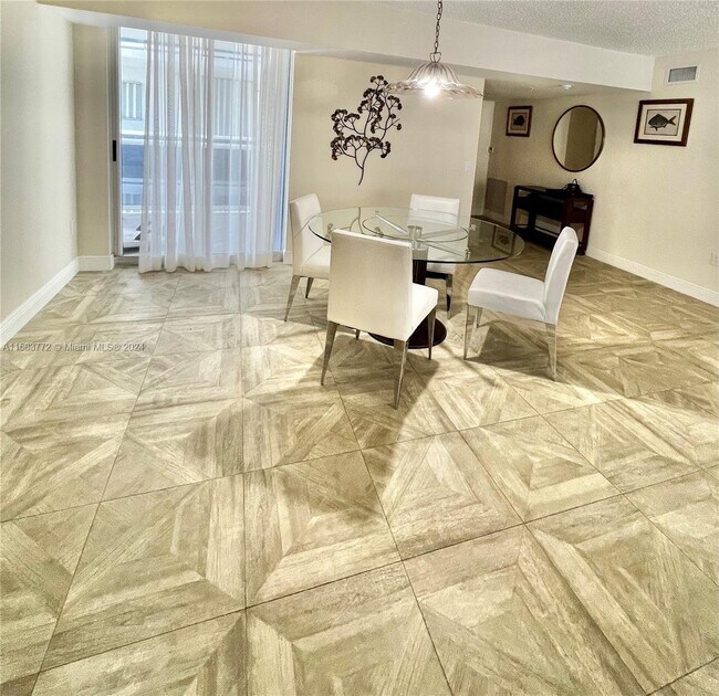 Foto del edificio - 16711 Collins Avenue Apt #801, North Miami...