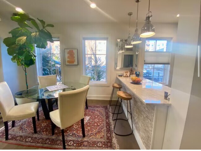 Foto del edificio - 1412 Chapin St NW