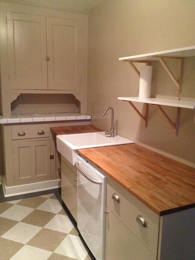 Foto del edificio - 5905 Stanton Ave