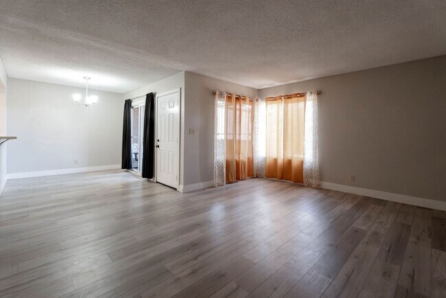 Building Photo - 1501 Living Desert Dr