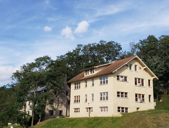 Building Exterior - 804 N Dubuque St