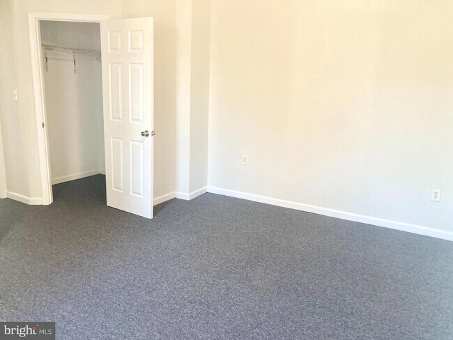 Building Photo - 1522 W Dauphin St