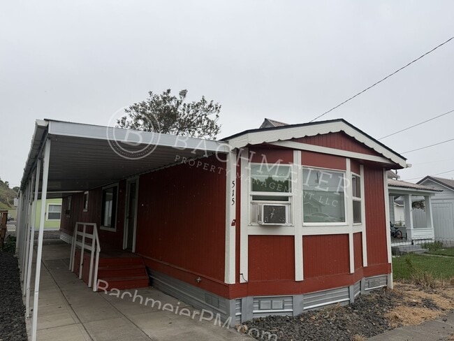 Building Photo - 2 Bedroom 2 Bathroom Single Family Home - Centrally Located