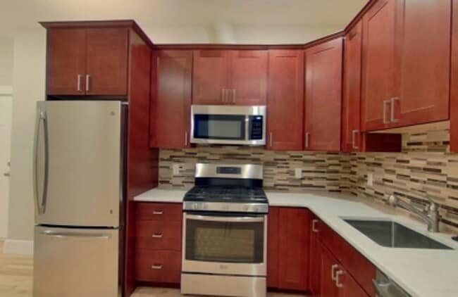 Building Photo - Amazing 1 Bed split available Jan 1st