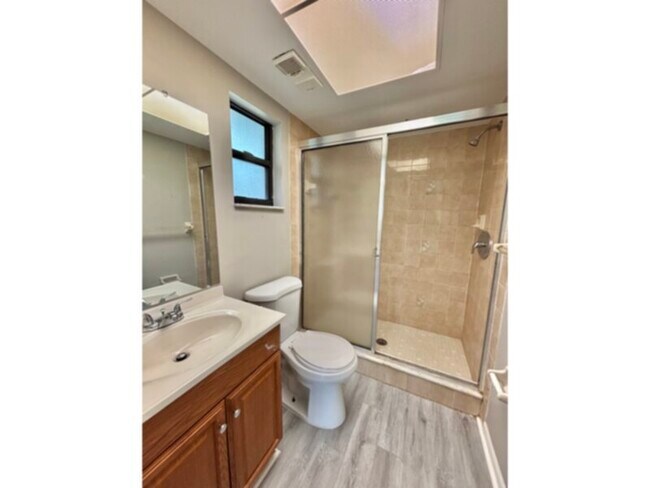 Foto del edificio - 2 Bedroom 2 Bath Apartments! Multiple Unit...