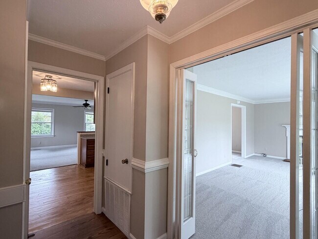 Foto del edificio - 725 Wildflower Ln
