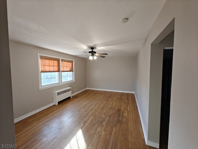 Foto del edificio - 7 Bashford Ave