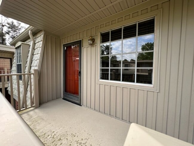 Building Photo - 3830 Country Club Rd