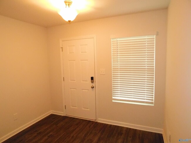 Foto del edificio - 136 Winstead Cir