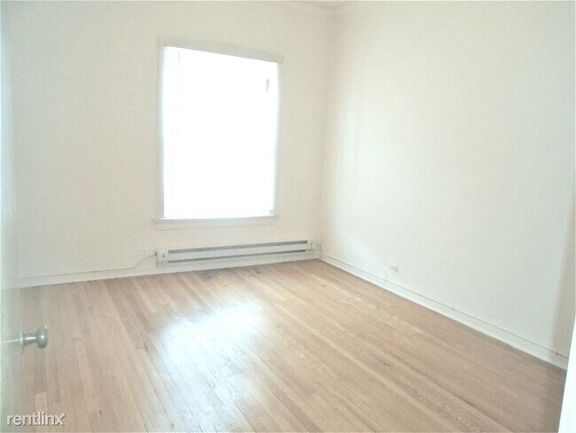 Building Photo - 1 br, 1 bath Apartment - 1313 Oak K3 Unit K3