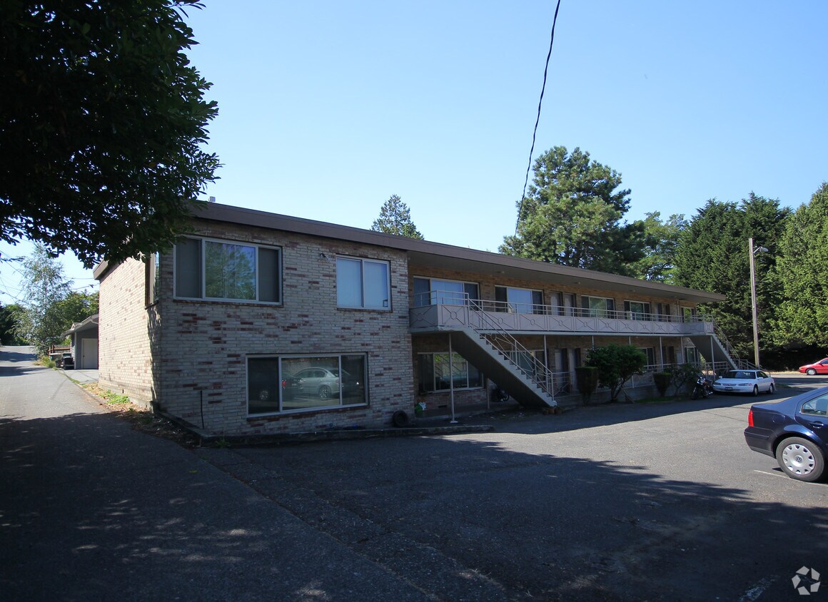 Building Photo - 5920 Fauntleroy Way SW
