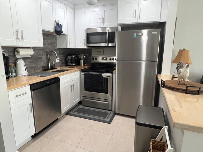 Building Photo - 2 Windsor A