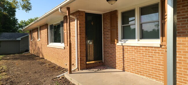 Foto del edificio - 113 S Broadview Cir Dr