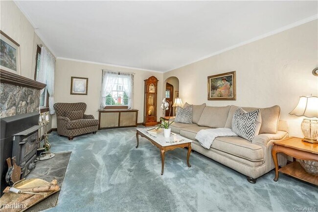 Building Photo - 3 br, 1 bath House - 3 Bolton Ave