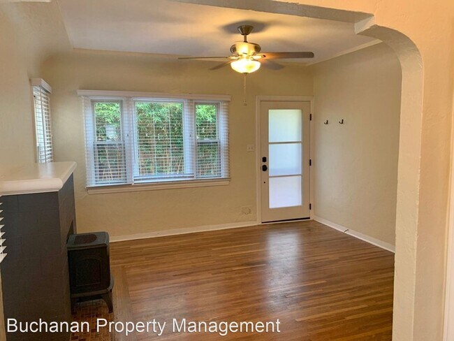 Building Photo - 2 br, 1 bath House - 4480 Oregon Street