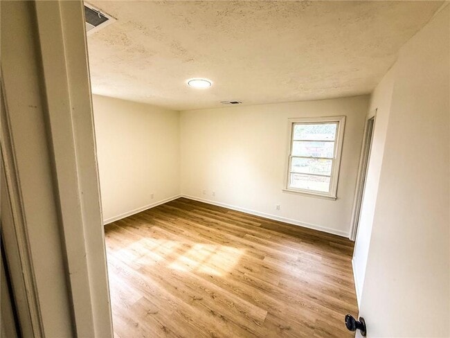 Building Photo - 6485 Carolyn Ct