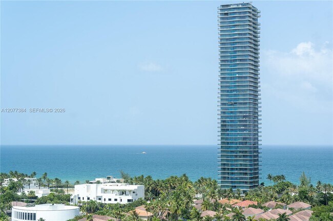 Foto del edificio - 19390 Collins Ave