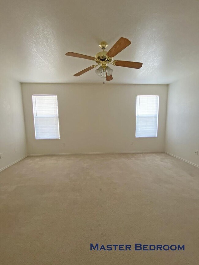 Foto del edificio - AVAILABLE NOW! - 2 WEEKS FREE!