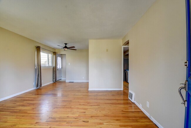 Foto del edificio - 4840 S Pearl St