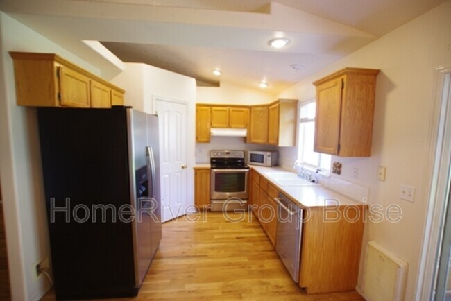 Foto del edificio - 2806 Mink Pl