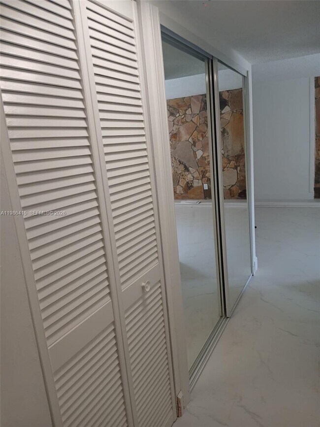 Foto del edificio - 8405 NW 8th St