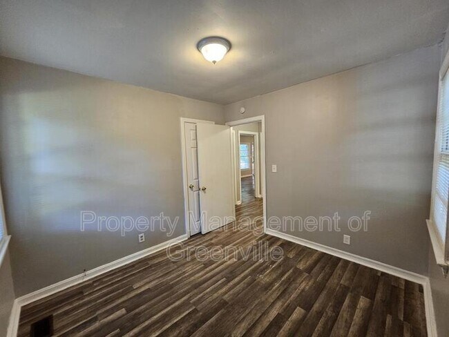 Foto del edificio - 7 Mayflower Ave